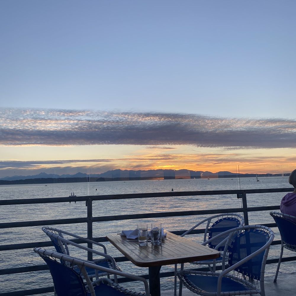 Ray's Café - Seafood Near Me - Seattle, Washington Ray's Café - Seafood Near Me - Seattle, Washington