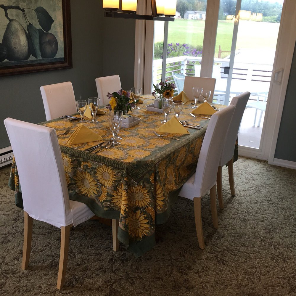 Trumpeter Inn Bed & Breakfast - Adorable dining area - Bed & Breakfast Near Me - Friday Harbor, Washington Trumpeter Inn Bed & Breakfast - Adorable dining area - Bed & Breakfast Near Me - Friday Harbor, Washington