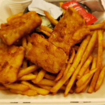 Hilltop Pub and Grill - Beer battered cod and battered frys - Pubs Near Me - Stevens Point, Wisconsin