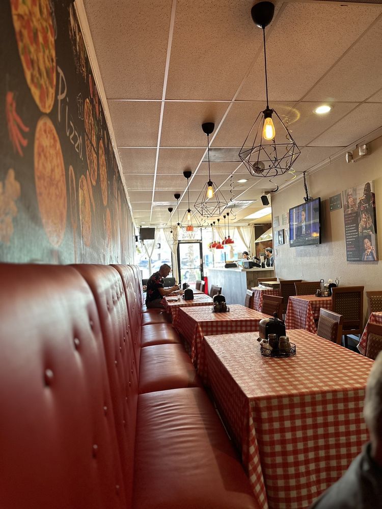 Gianna’s Pizza - Photo 2