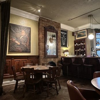 The Queen And Beaver Public House - Inside ambiance - Pubs Near Me - Toronto, Ontario The Queen And Beaver Public House - Inside ambiance - Pubs Near Me - Toronto, Ontario