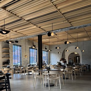 Maxwells Trading - Inside - New American Near Me - Chicago, Illinois