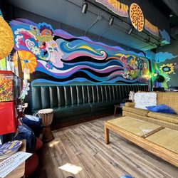 Totally Baked Pizza - Dining room