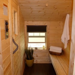 Hale Kōlea Cabin - Bathroom Suite: Custom Finnish cedar sauna