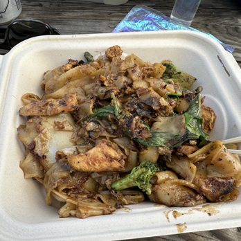 The Elephant Shack - Best drunken noodles I've had! Perfect and wide ass ono noodles. I will try other proteins to mix it up next time :-) - Thai Near Me - Honolulu, Hawaii The Elephant Shack - Best drunken noodles I've had! Perfect and wide ass ono noodles. I will try other proteins to mix it up next time :-) - Thai Near Me - Honolulu, Hawaii