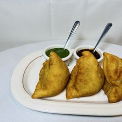 Diya Indian Cuisine - Veggies, baby Samosa      Ba Veggie Samosa Family Size (4)