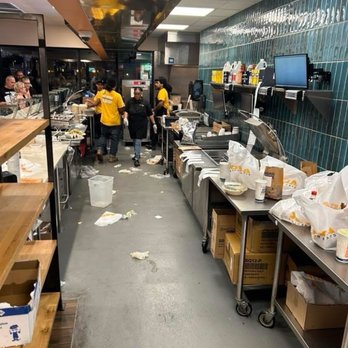 QDOBA Mexican Eats - Trash everywhere - Mexican Near Me - Mechanicsville, Virginia