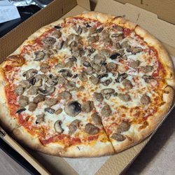 Times Square Pizzeria - 14" pizza with sausage and mushrooms