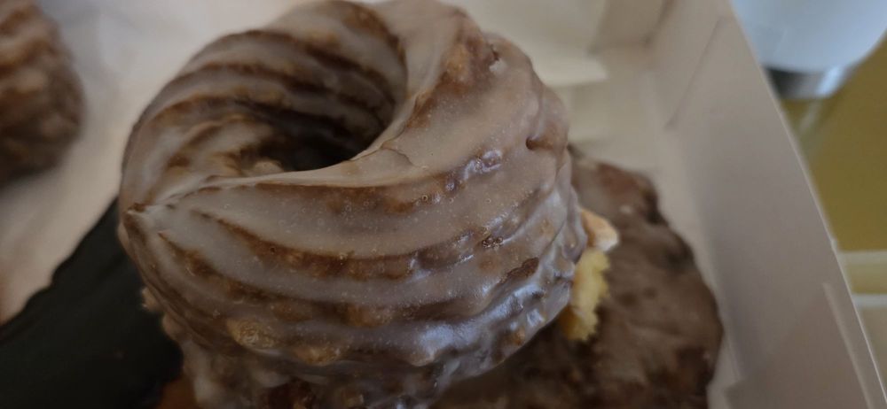 Red Coach Donuts Logo