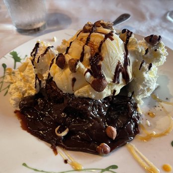 Silver Salmon Grille - Chocolate Brownie and Ice Cream - Seafood Near Me - Astoria, Oregon