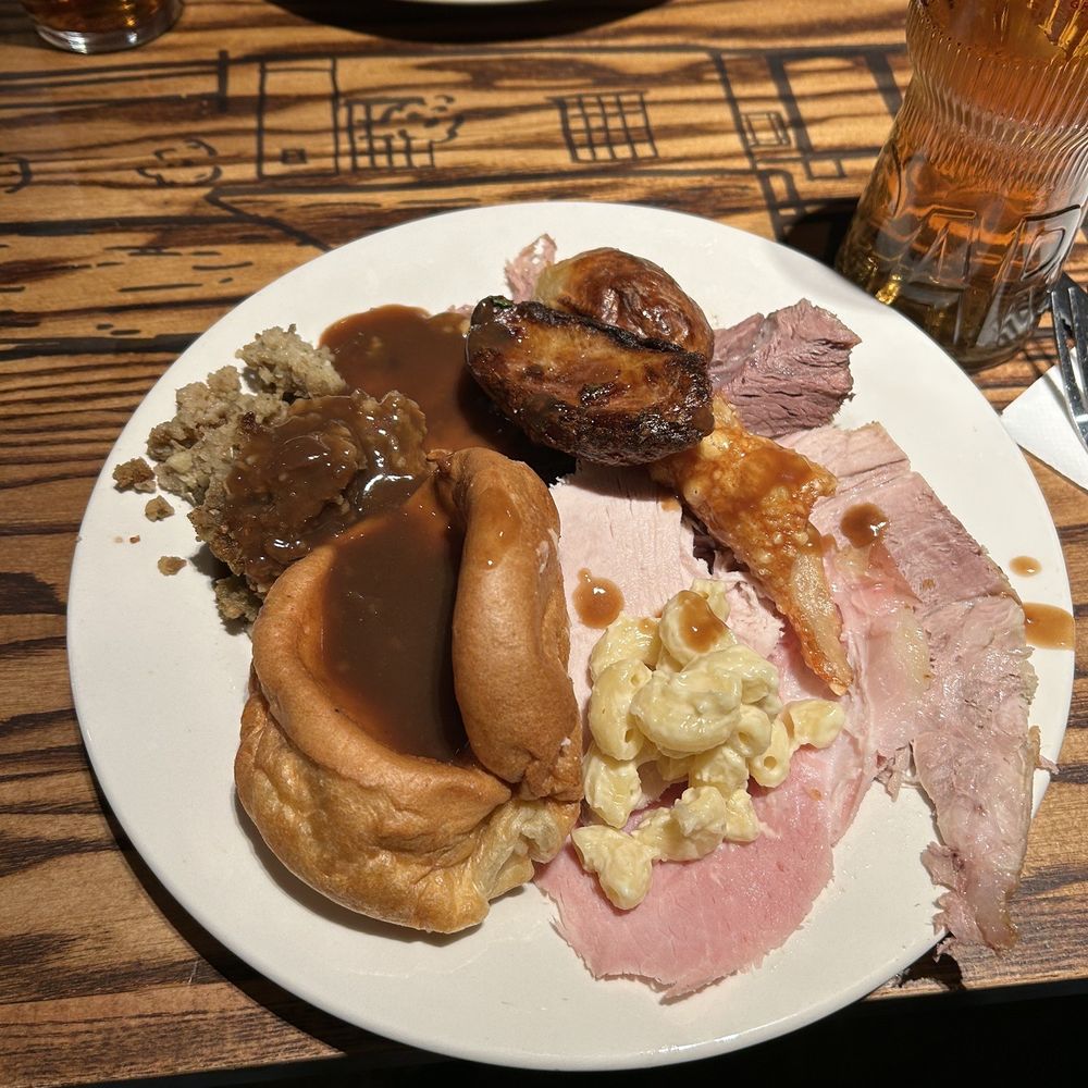 Toby Carvery - This is the food you get. Super thin sliced meat. - British Near Me - London, XGL Toby Carvery - This is the food you get. Super thin sliced meat. - British Near Me - London, XGL