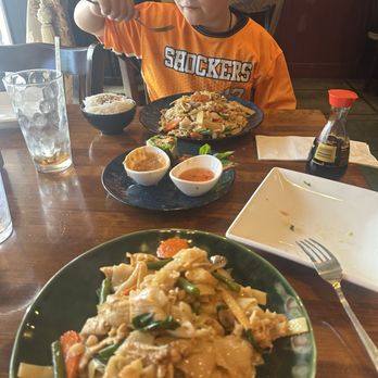 Anchor Bay Thai Kitchen - Cashew chicken and chow mein - Thai Near Me - Gualala, California Anchor Bay Thai Kitchen - Cashew chicken and chow mein - Thai Near Me - Gualala, California
