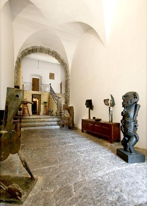 Download Chateau of vauvenargues For iPhone Free