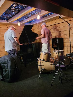 Diese Onze Live Jazz Bar by null
