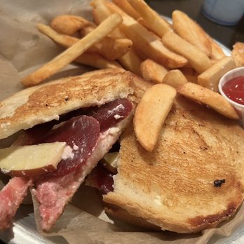 The Steerage Dining Saloon - Susan B sandwich - Comfort Food Near Me - Port Washington, Wisconsin