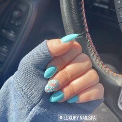 Luxury Nailspa - Acrylics with art