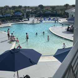 Horizons Restaurant - Balcony overlooking pool