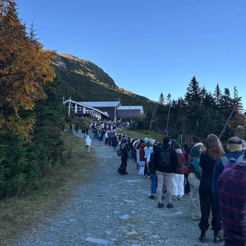 Gondola Skyride - Long lines waiting to return because there was no water & restrooms were closed - 90 minute wait to get down - Ski Resorts Near Me - Stowe, Vermont Gondola Skyride - Long lines waiting to return because there was no water & restrooms were closed - 90 minute wait to get down - Ski Resorts Near Me - Stowe, Vermont