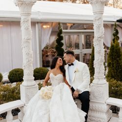 Knotting Hills Event Venue & Resort - Photo by: Jenna Lynn Photography
The Lake Venue outdoor luxury wedding venue space
www.knottinghills.com