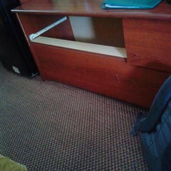 Rodeway Inn North - Missing dresser but the front desk told us about it (after we paid) but before we've entered the room - Hotels Near Me - Ridgeland, Mississippi