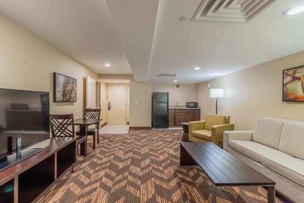 DoubleTree by Hilton Hotel Lawrence by null