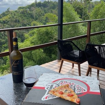 Georgie's Pizza Place - Margarita pizza and a bottle of wine fr the grocery store. - Pizza Near Me - Juncos, Puerto Rico