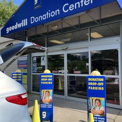 Goodwill - Donation center is on side