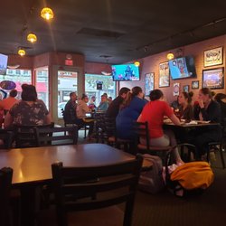 Momma's Pizzeria - Fun environment