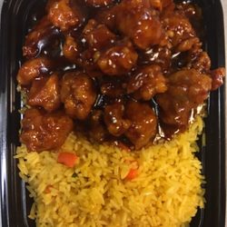King Wok-Hutchinson - General Tso chicken combo platter
