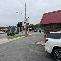 Lexy's Pizza - Outside