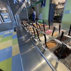 Toppins Frozen Yogurt - More toppings
