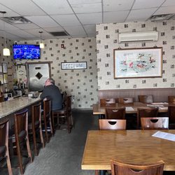 Peter Woo's - Don't be fooled by the humble interior, delicious food and drink here