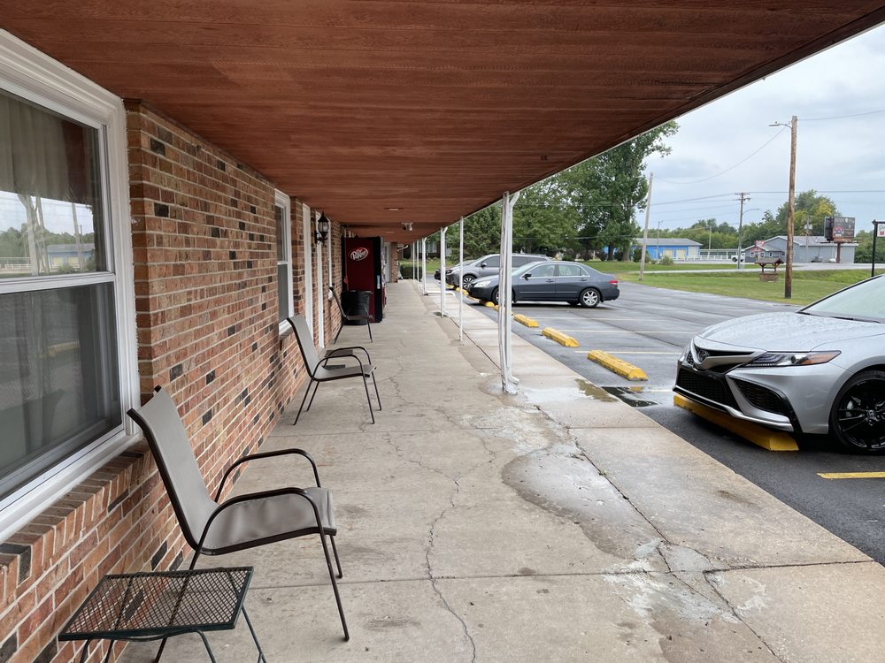 GREEN GABLES MOTEL Updated September 2024 645 W Lafayette St