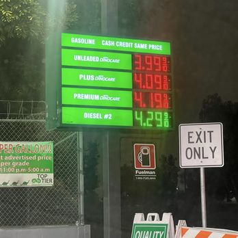 Dino Station # 3 - 2025.04.23 - Gas Stations Near Me - Compton, California Dino Station # 3 - 2025.04.23 - Gas Stations Near Me - Compton, California