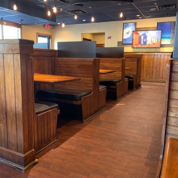 Outback Steakhouse - Empty booths in dining room. - Steakhouses Near Me - Leesburg, Florida