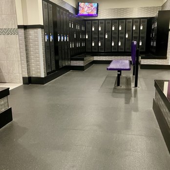 Planet Fitness - Women's lockers. - Trainers Near Me - Antioch, California