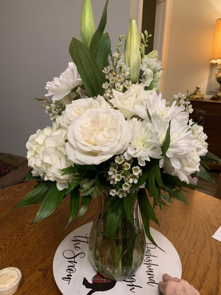 DOWLING FLOWERS Updated October 2024 22 Photos 105 Sanford St