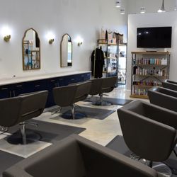 DMR Salon & Extension Bar