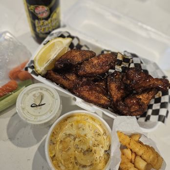 Sienna Wings - Lemon pepper wings, mac-n-cheese and fries. - Chicken Wings Near Me - Missouri City, Texas Sienna Wings - Lemon pepper wings, mac-n-cheese and fries. - Chicken Wings Near Me - Missouri City, Texas