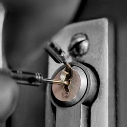 Locked Out Mobile Locksmith - Bullhead City Locksmith, Lockout and Key Duplication Experts!