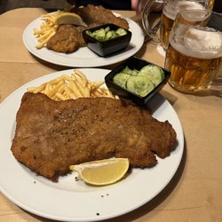 Frau Möller - Wienerschnitzel, crispy fries, and quick dill pickles with a large Pilsner Urquell.