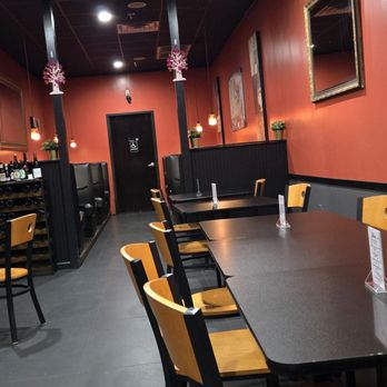 Thai Bistro - Seating area - Thai Near Me - Bartlett, Tennessee