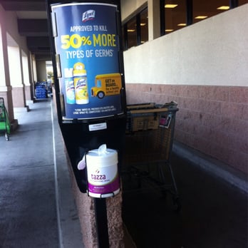 Vons - Clean wipes for sanitation, but needs better cart design - Grocery Near Me - Fresno, California