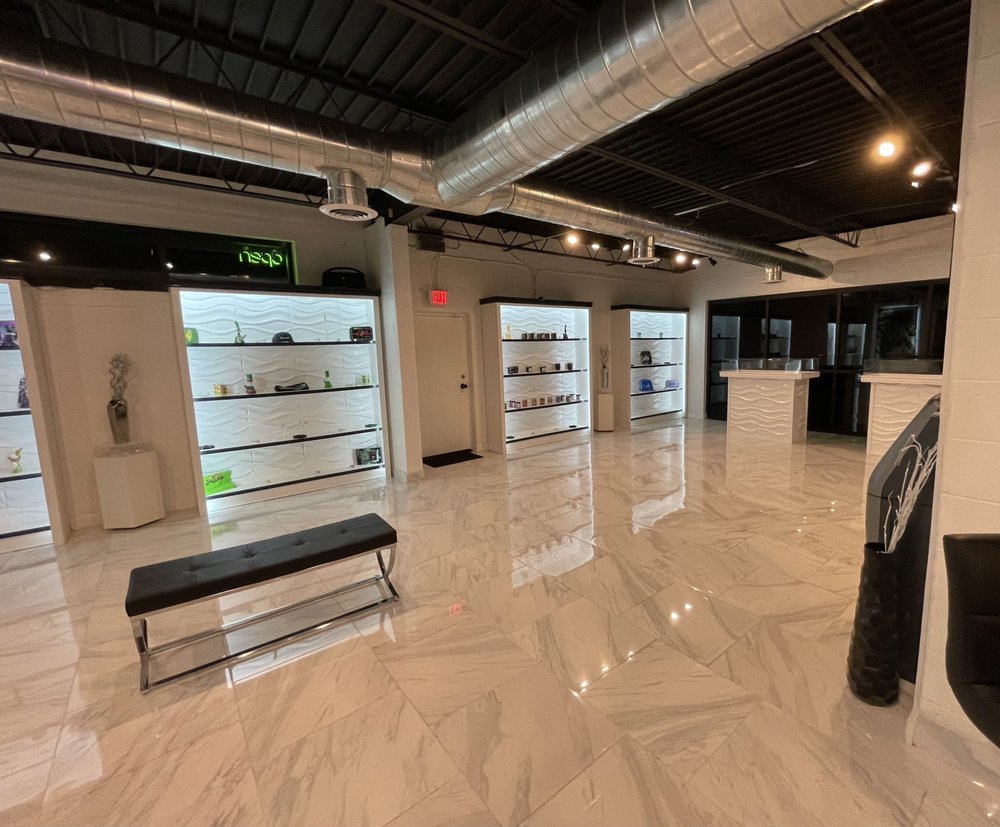 PLATINUM LEAF DISPENSARY BY EMERALD TREEZ Updated September 2024 12 Photos 1215 N Western