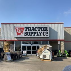 Tractor Supply - Store front