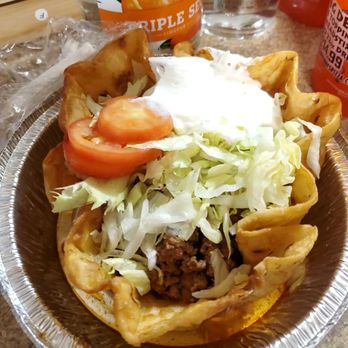 El Vaquero Mexican Restaurant - This was supposed to be chicken taco salad that was made with ground beef instead. - Mexican Near Me - Franklin, Ohio El Vaquero Mexican Restaurant - This was supposed to be chicken taco salad that was made with ground beef instead. - Mexican Near Me - Franklin, Ohio