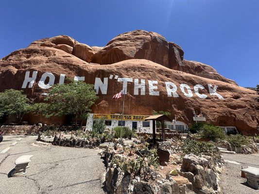 Hole 'N' The Rock by null