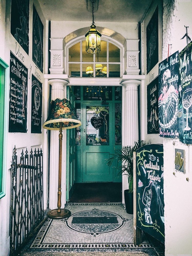 DOLLY’S TEA ROOM & WINE BAR 21 Church Street, Falmouth, Cornwall