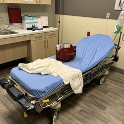 Life Savers Emergency Room - This is lifesaver emergency room facility. Very clean place a little slow but very clean