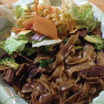 Satay Thai - Pad see ew with beef and house salad with peanut sauce. Yum!!! - Thai Near Me - Nashville, Tennessee Satay Thai - Pad see ew with beef and house salad with peanut sauce. Yum!!! - Thai Near Me - Nashville, Tennessee